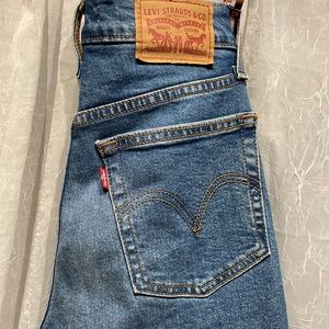 Levi’s Wedgie Straight Jeans